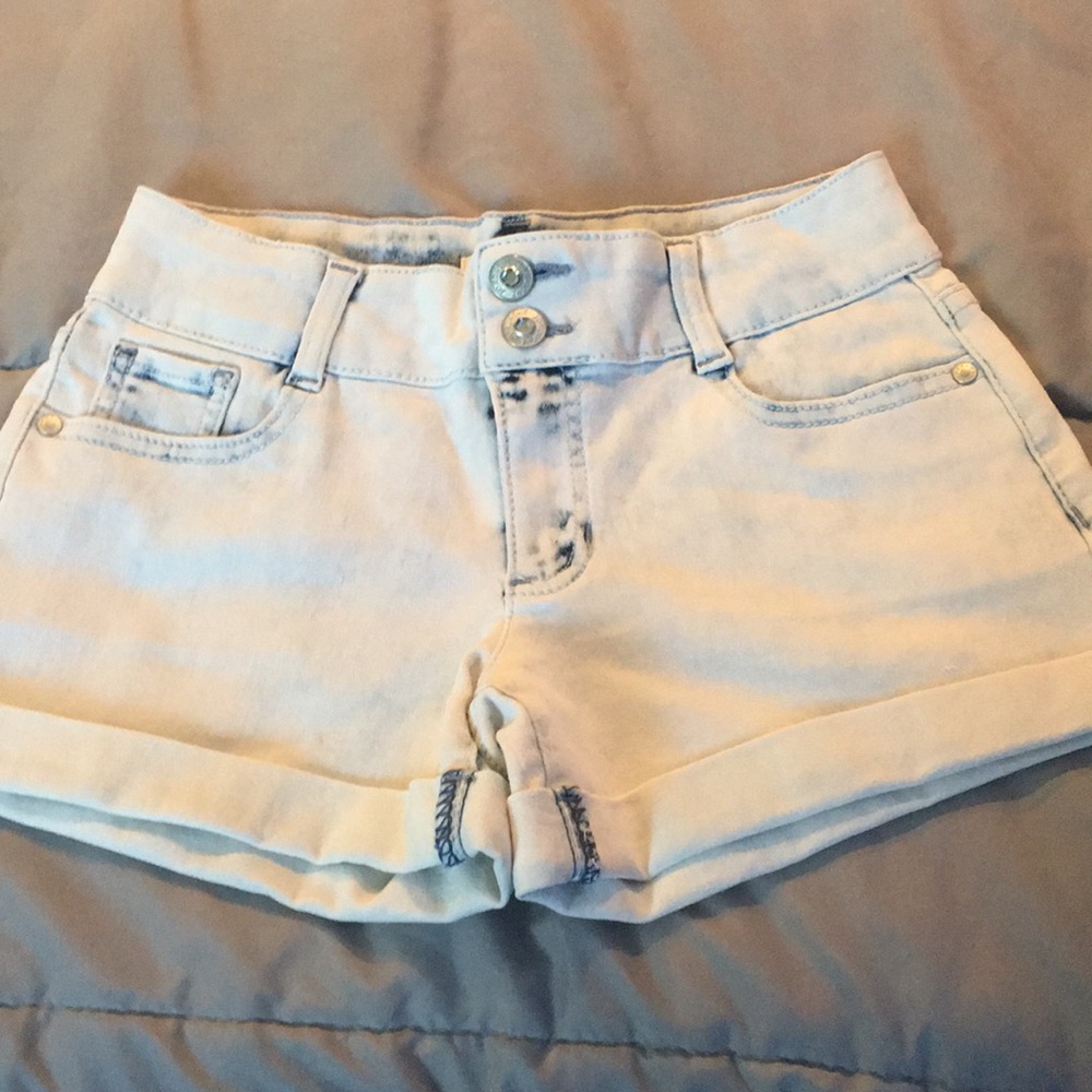Light wash girls denim shorts